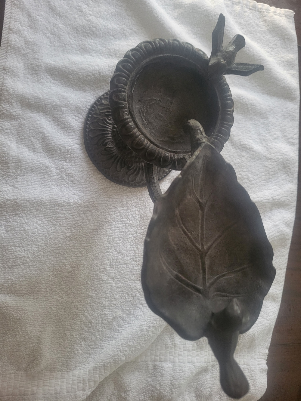 Cast Iron Bird on Leaf Feeder Dish Tabletop Decoration Footed Heavy Rustic